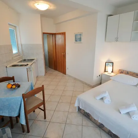 Apartment Mana,