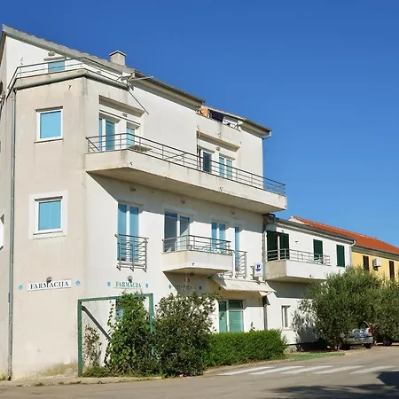 Mana, Apartment Murter