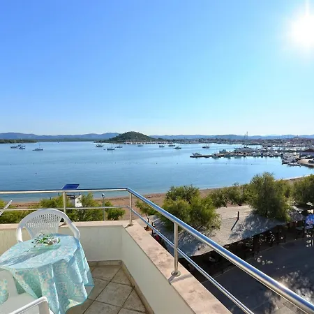 Mana, Apartment *