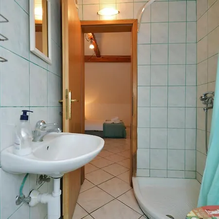 Apartment Mana, Murter