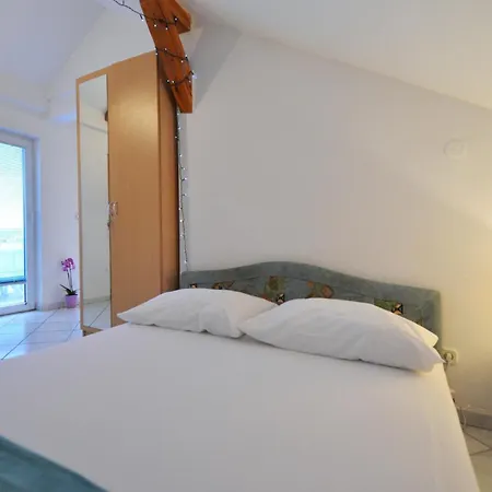 Mana, Apartment
