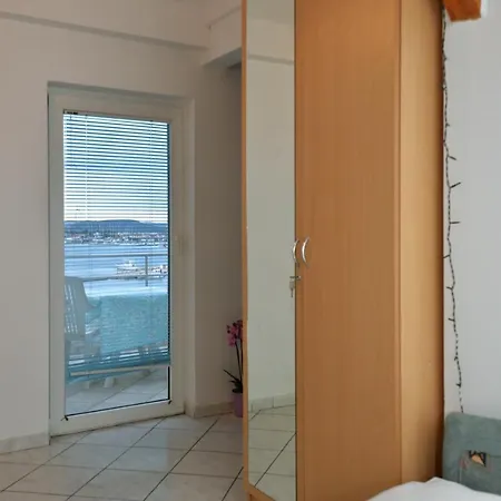 Mana, Apartment *