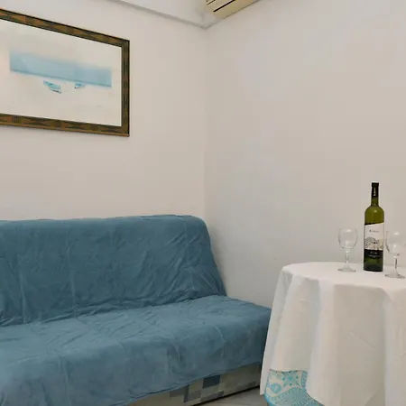 Apartment Mana, Murter